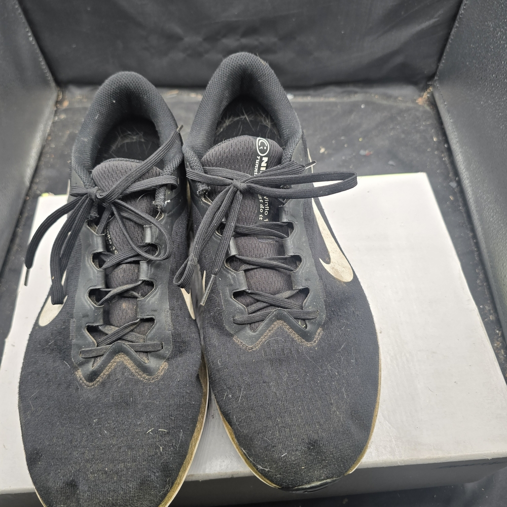 A0371 Nike Black and White Athletic Sneakers‎